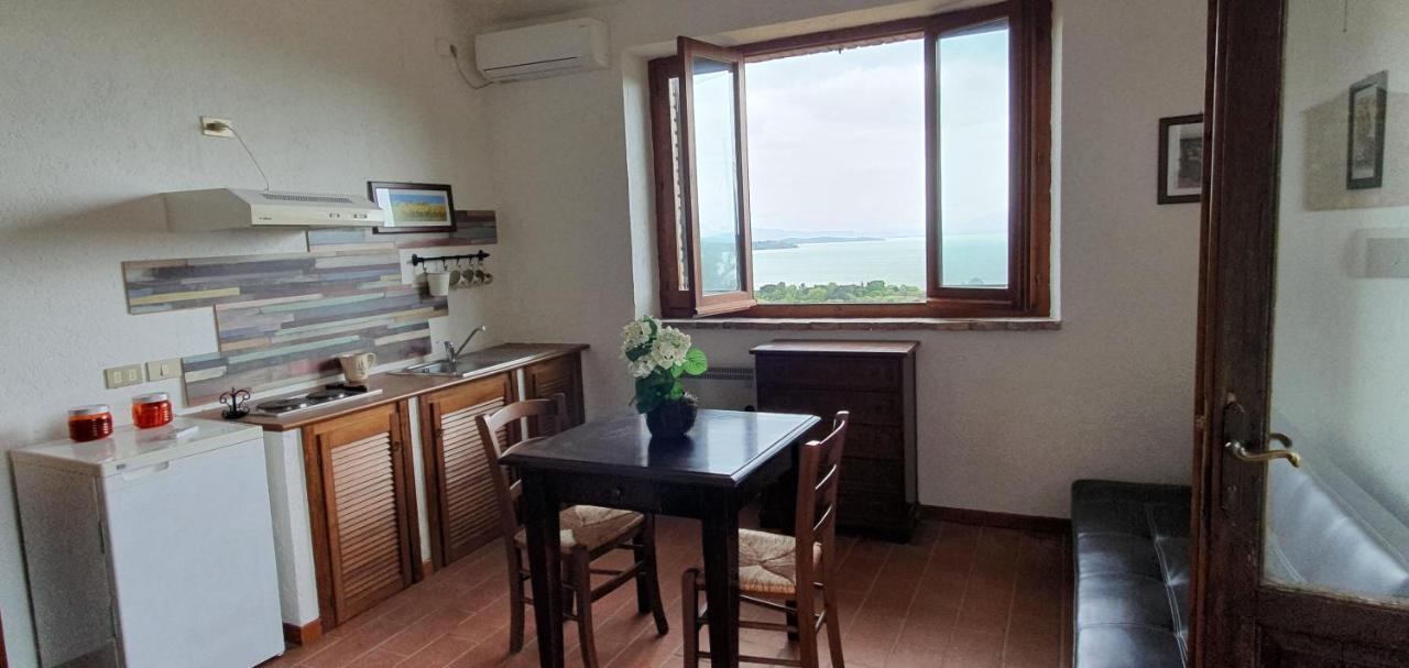 Poloturisticoumbria Rustico Con Piscina Vista Lago Пасиняно сул Тразимено Екстериор снимка